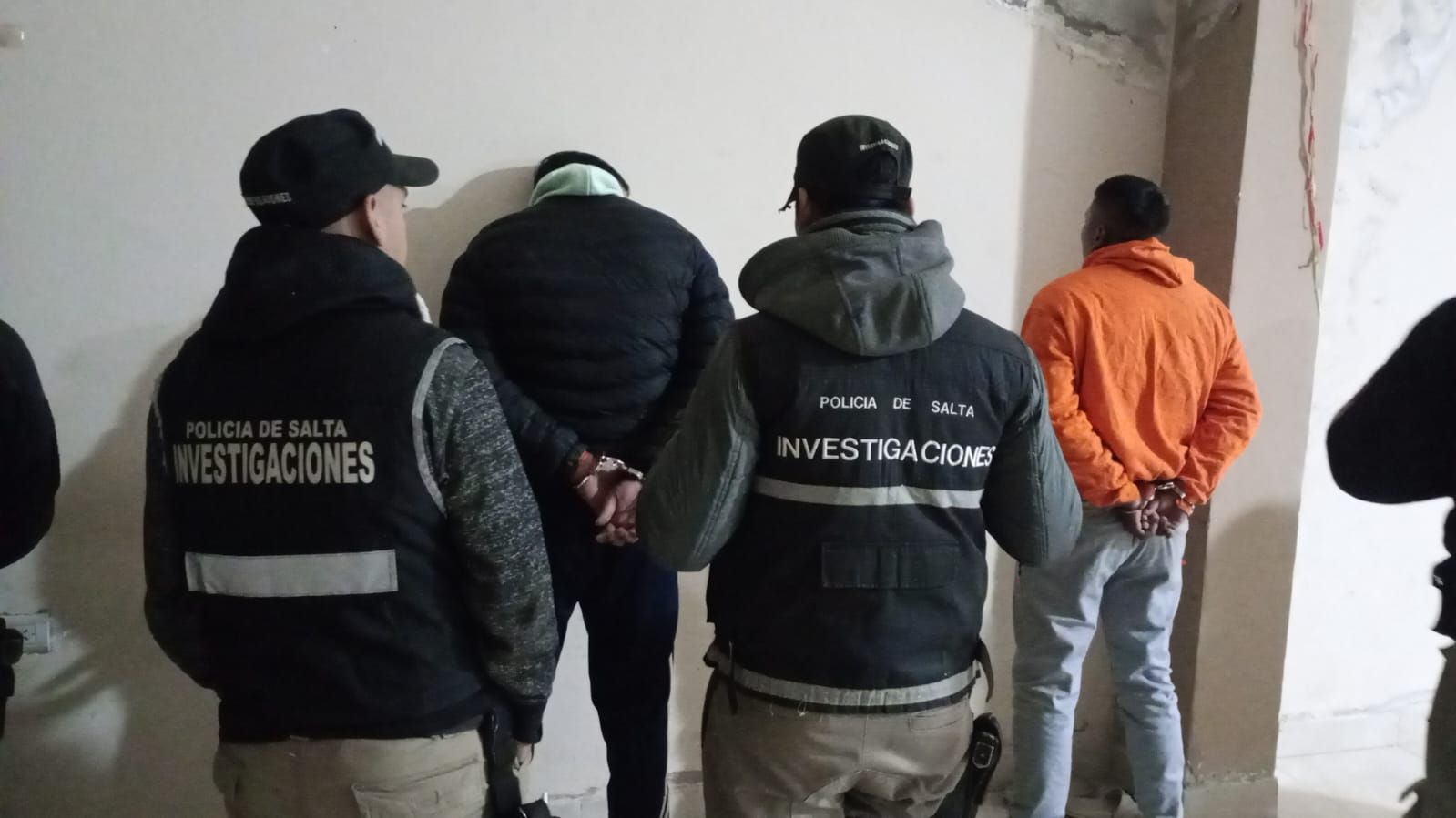 faltan 68 millones de pesos en la brigada de investigaciones de oran 21 policias separados de sus cargos