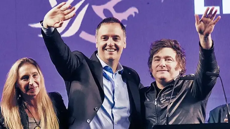 adorni rompe el silencio en diputados con fuerte apoyo libertario