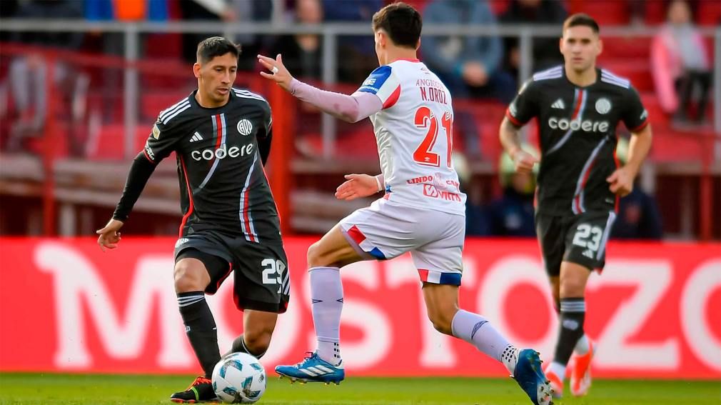 argentinos juniors le gano a river en la paternal y hace mas profunda la crisis del equipo de demichelis