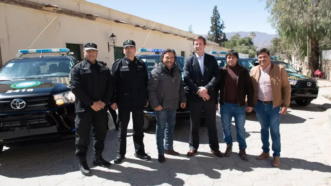 nuevos moviles policiales refuerzan la seguridad en los valles calchaquies