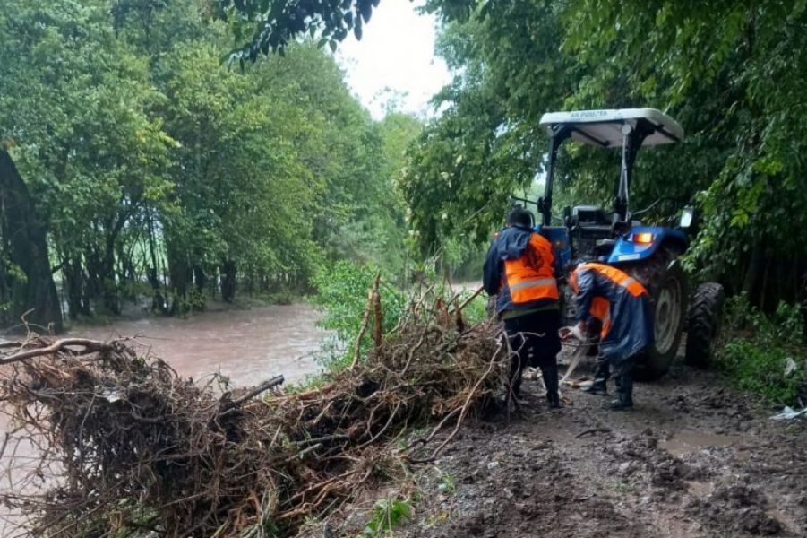 lluvia barro y respuesta operativo policial sin evacuaciones masivas