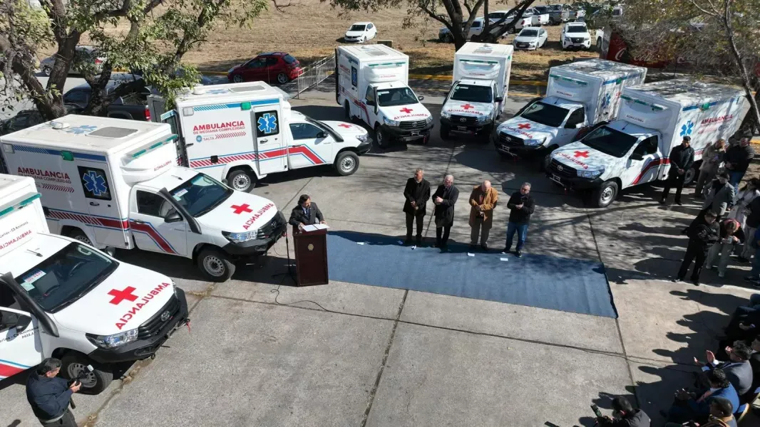 el gobierno refuerza la salud del interior con siete nuevas ambulancias