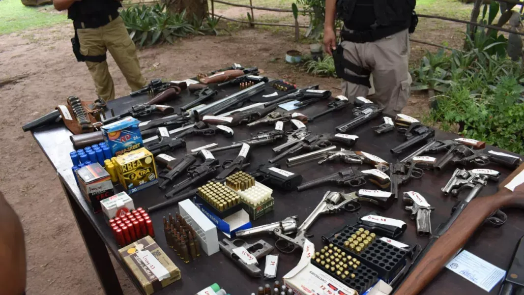 impactante hallazgo en chicoana secuestran granadas explosivos y mas de 50 armas en una finca