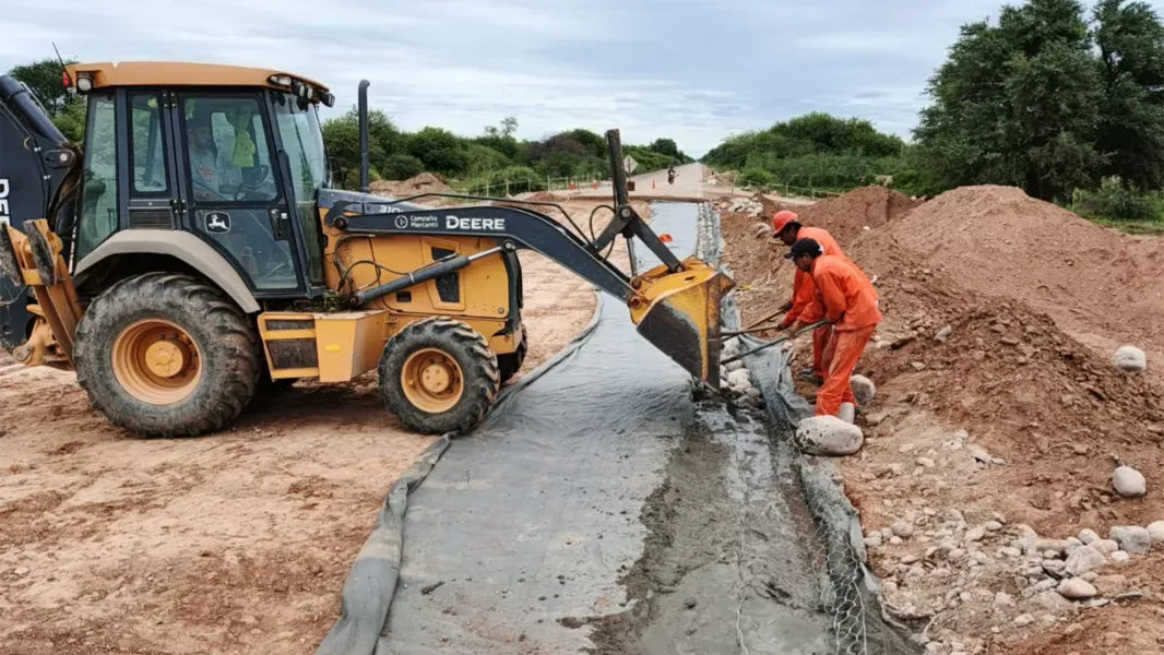vialidad refuerza la ruta 54 con obras preventivas ante la crecida del pilcomayo