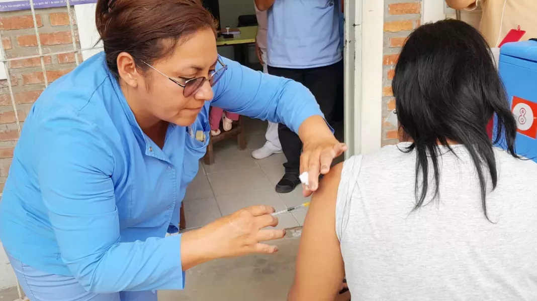 salud inicia la vacunacion contra el dengue en la candelaria