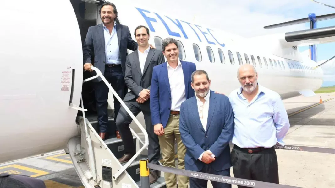 saenz presento un nuevo avion y apuntalo el crecimiento minero como eje del desarrollo