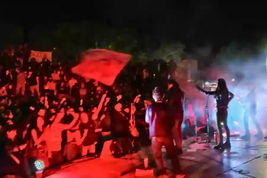 mas de 1 600 personas celebraron el legado del indio solari en una multitudinaria noche ricotera