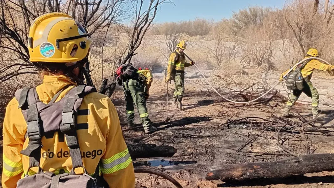 cafayate bajo fuego y en alerta intensifican el operativo para contener los focos activos