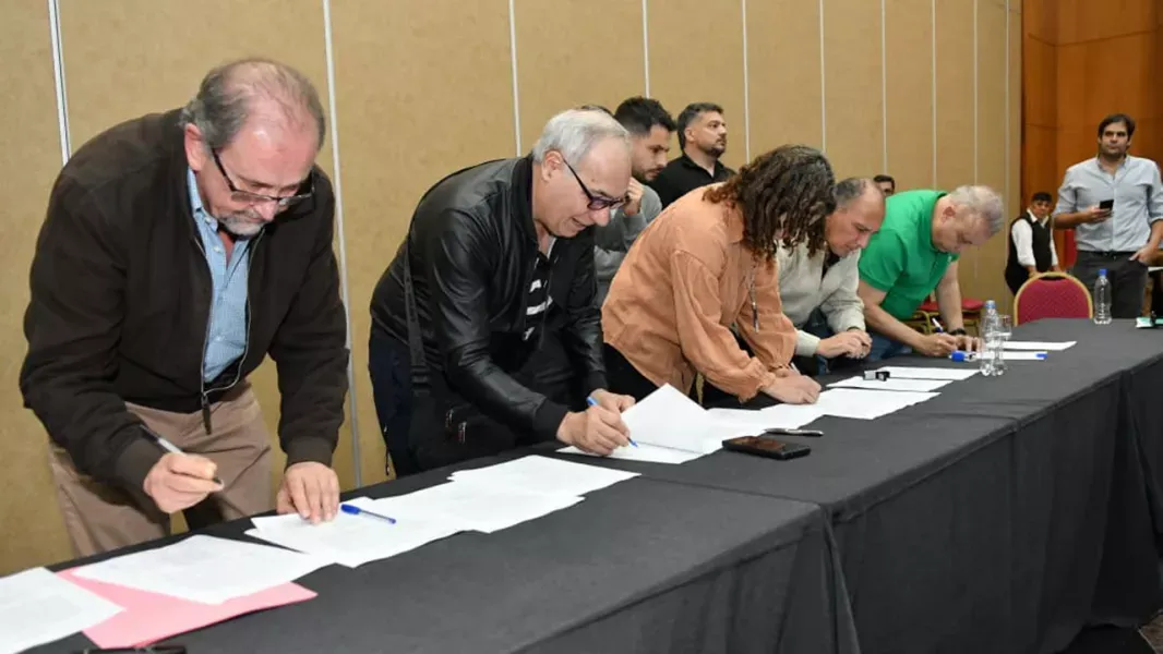 provincia y gremios acordaron un aumento salarial del 135 para el segundo semestre