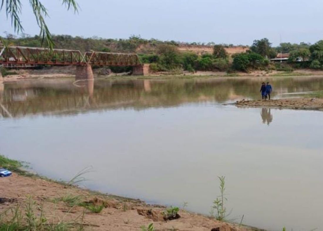 salvo a su hijo en el rio bermejo pero la corriente lo arrastro y murio