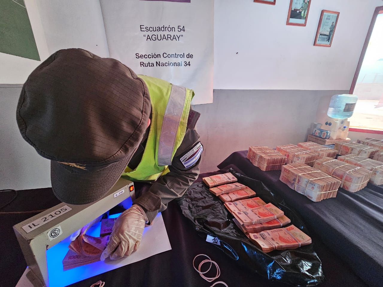 viajaba con mas de 129 millones de pesos en su camioneta video