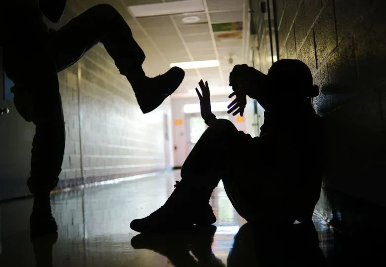 adolescentes en riesgo como el bullying y las redes sociales agravan las conductas suicidas