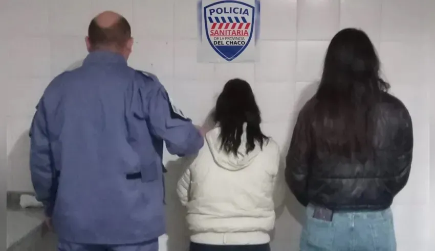 intento robar un recien nacido en un hospital y fue detenida en un bano con el bebe oculto entre sus ropas