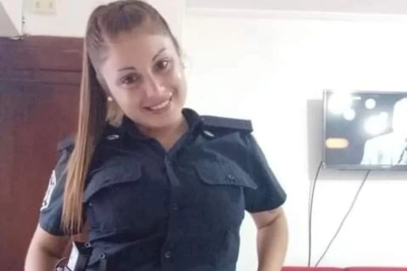 atraparon a una polichorra que estafaba a companeros y extorsionaba a personas con causas inventadas