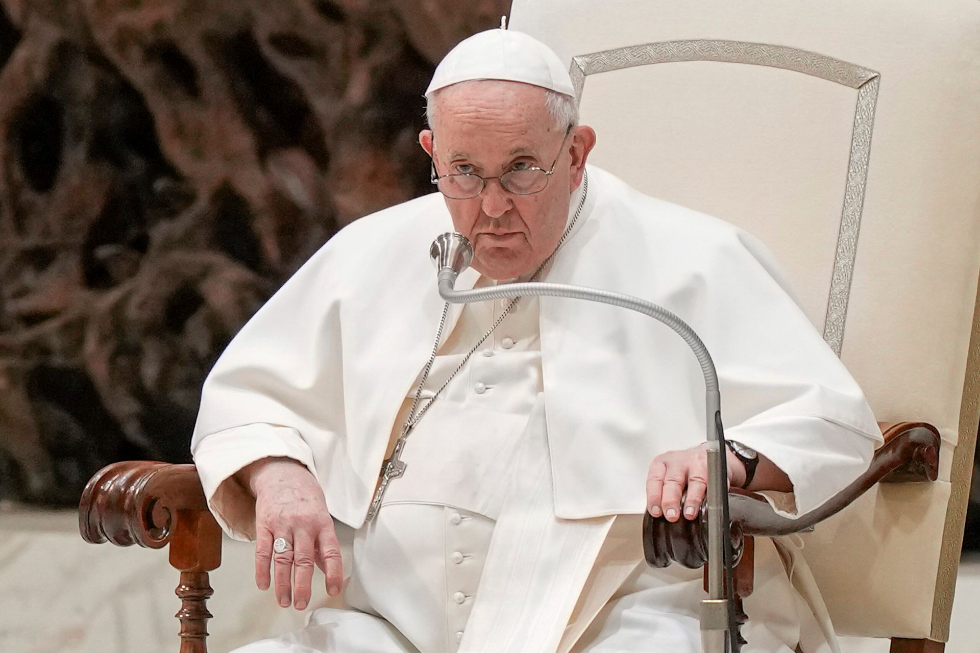 entre la fe y la biologia el vaticano condena la cirugias de genero y subrogacion