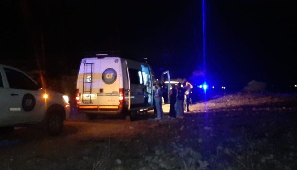 dos ninos estaban jugando cuando encontraron el cuerpo de un hombre