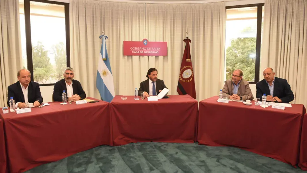 saenz evalua reducir los ministerios y reestructurar su gabinete
