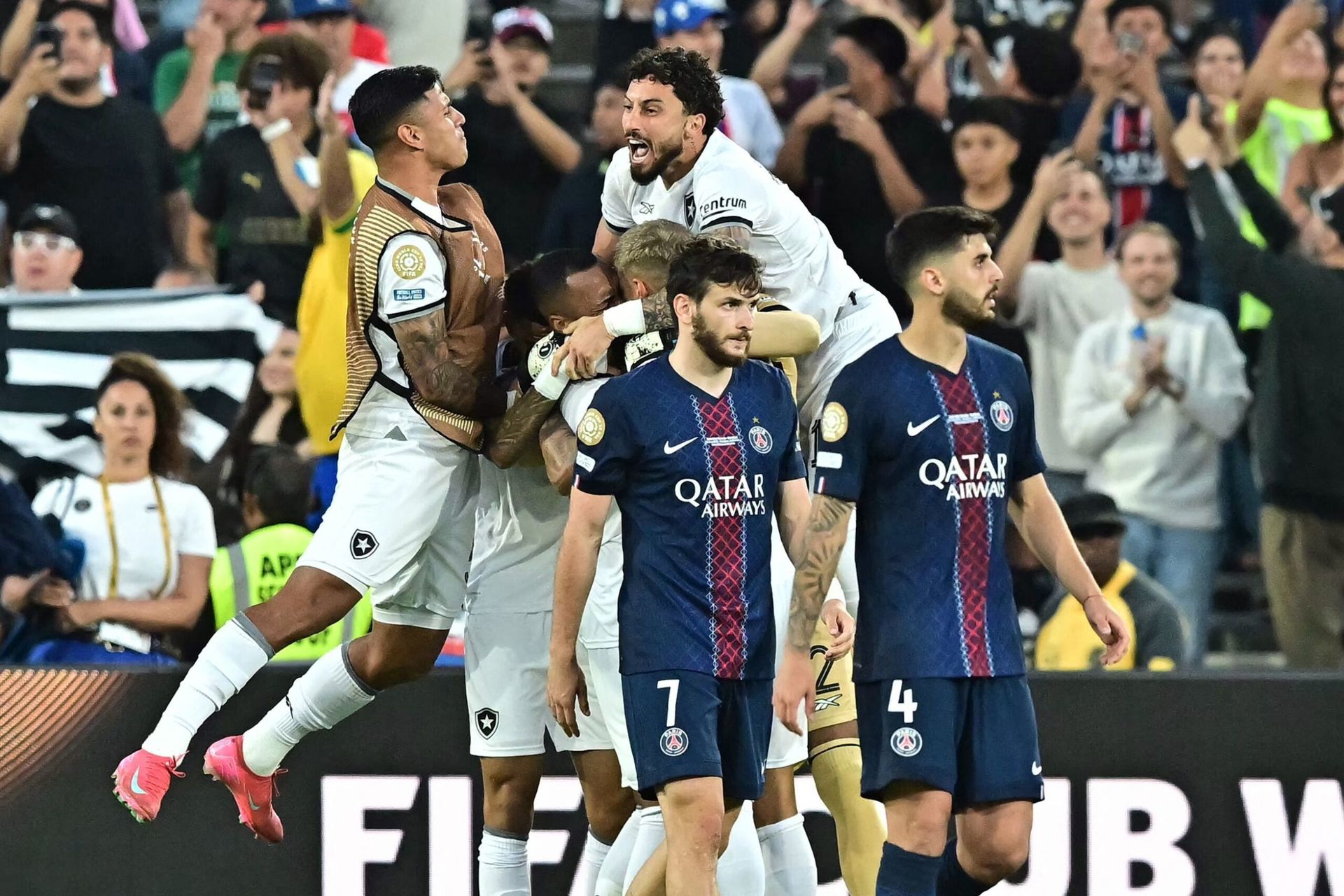 botafogo dio el batacazo al vencer al psg y es nuevo lider del grupo b