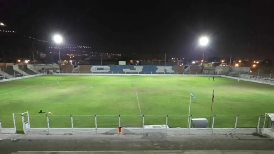 juventud antoniana recibe a altos hornos para inaugurar su nuevo sistema de iluminacion