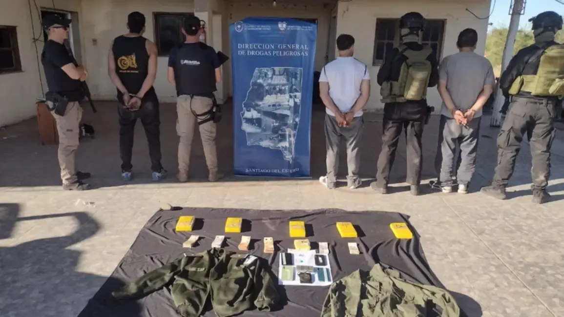 tres cerrillanos detenidos junto a un gendarme con cinco kilos de cocaina en santiago del estero