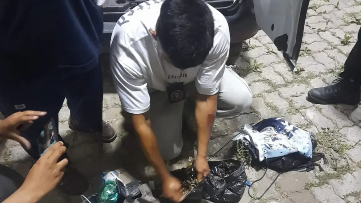 escandalo en el martearena atraparon a personal de salud con fernet escondido en una ambulancia