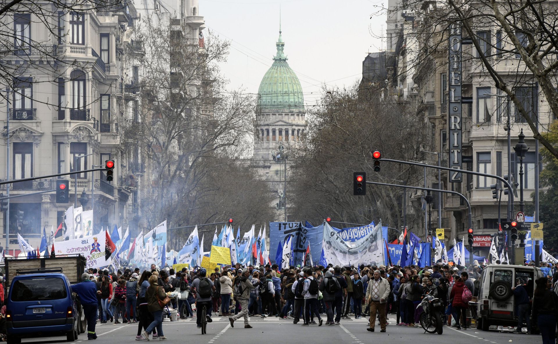 javier milei tendra su primer marcha piquetera en contra