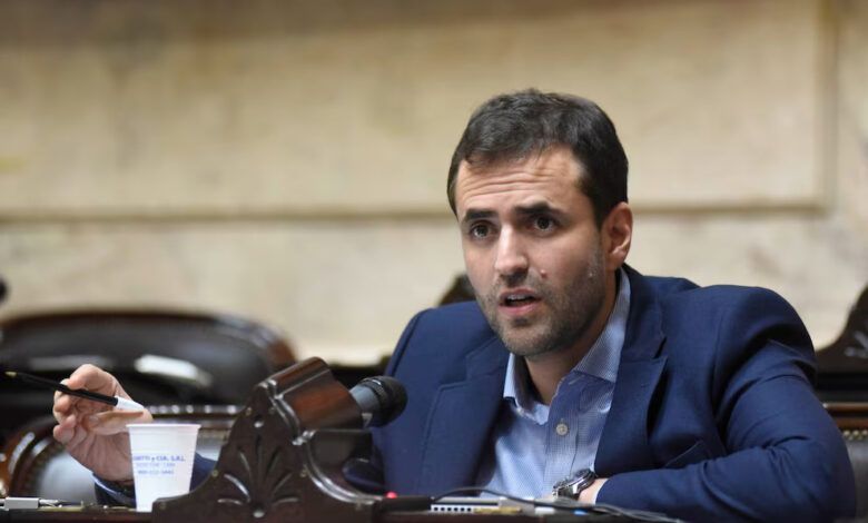 imputan a emiliano estrada por peculado y abuso de autoridad en una causa por desinformacion digital