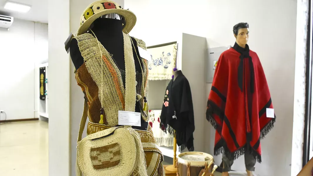 hecho en la tierra del milagro artesanos saltenos muestran su alma en la casa de la cultura