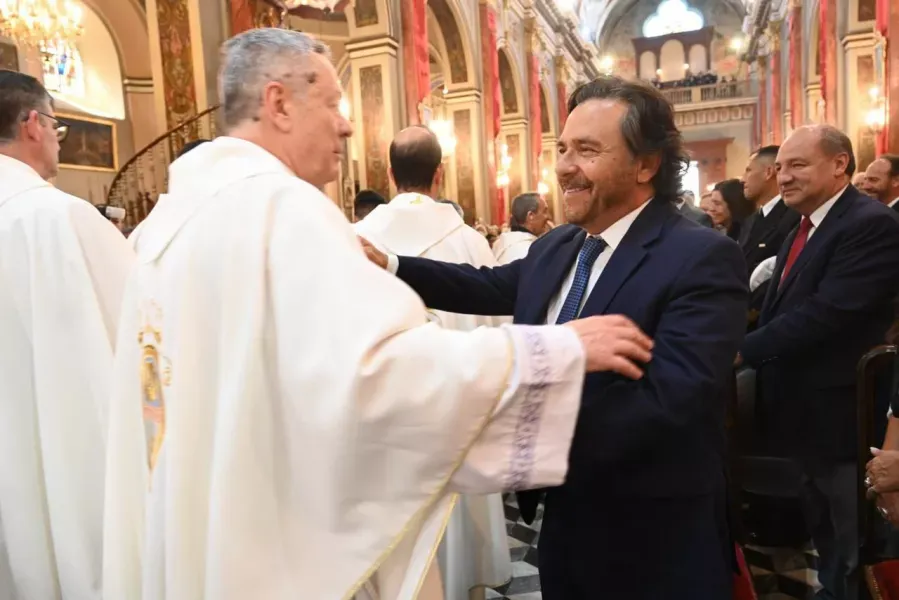 saenz participo de la apertura del triduo del milagro en la catedral basilica