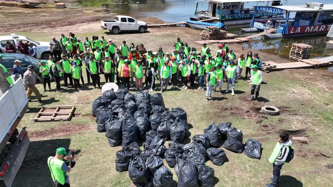 voluntarios recolectaron tres toneladas de residuos en el cabra corral