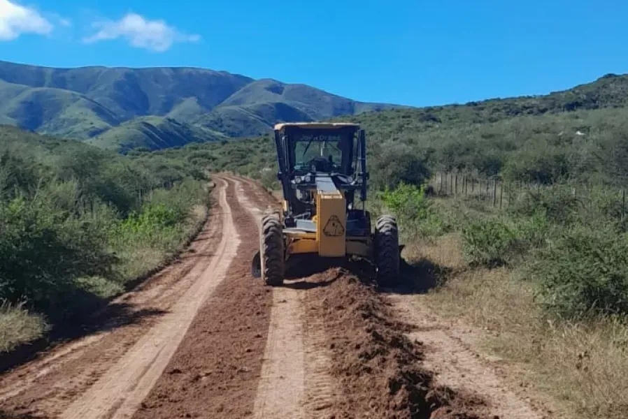 vialidad trabaja sobre la ruta provincial 6 tras los danos provocados por las lluvias