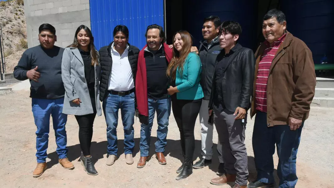saenz inauguro obras en san antonio de los cobres agua viviendas y un espacio deportivo