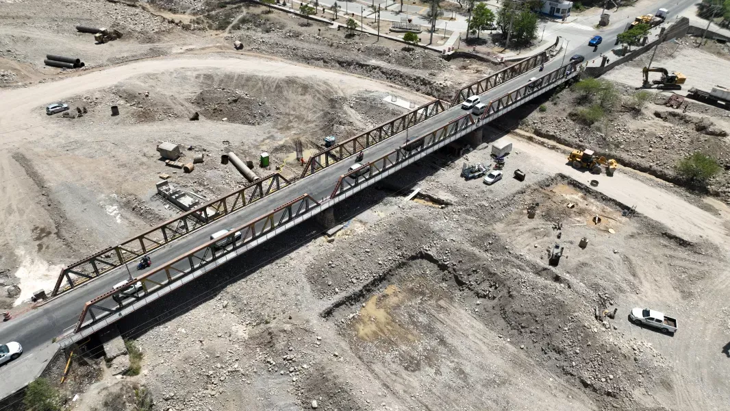 juarez cruzo a orozco por el puente de vaqueros quiere quedarse con obras ajenas