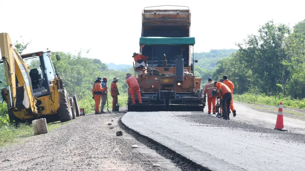 repavimentacion en la rp 5 avanzan 25 kilometros en el tramo mas critico