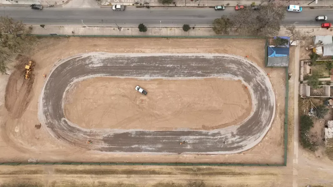 saenz superviso el nuevo patinodromo de el carril cumplimos el compromiso con nuestros jovenes