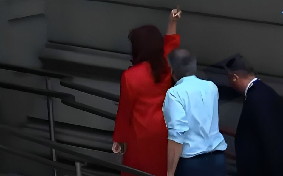 antes de ingresar al congreso cristina kirchner lanzo un fuck you a la gente video