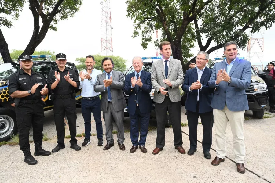 seguridad saenz destaco que ya se renovo mas de la mitad de la flota policial