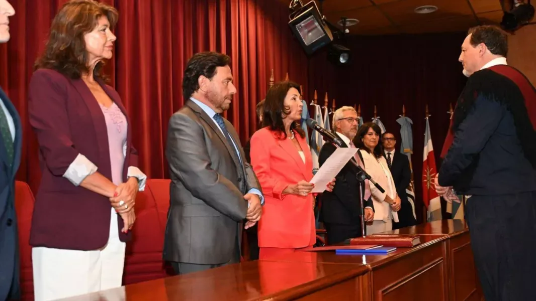 saenz participo del juramento de dos nuevos jueces de la corte de justicia