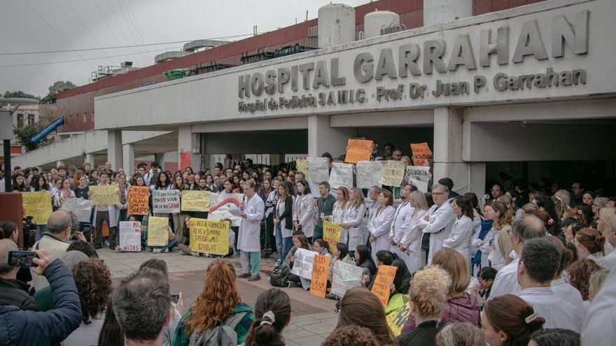 el ministerio de salud anuncio 110 despidos en el posadas y sanciones para los trabajadores del garrahan