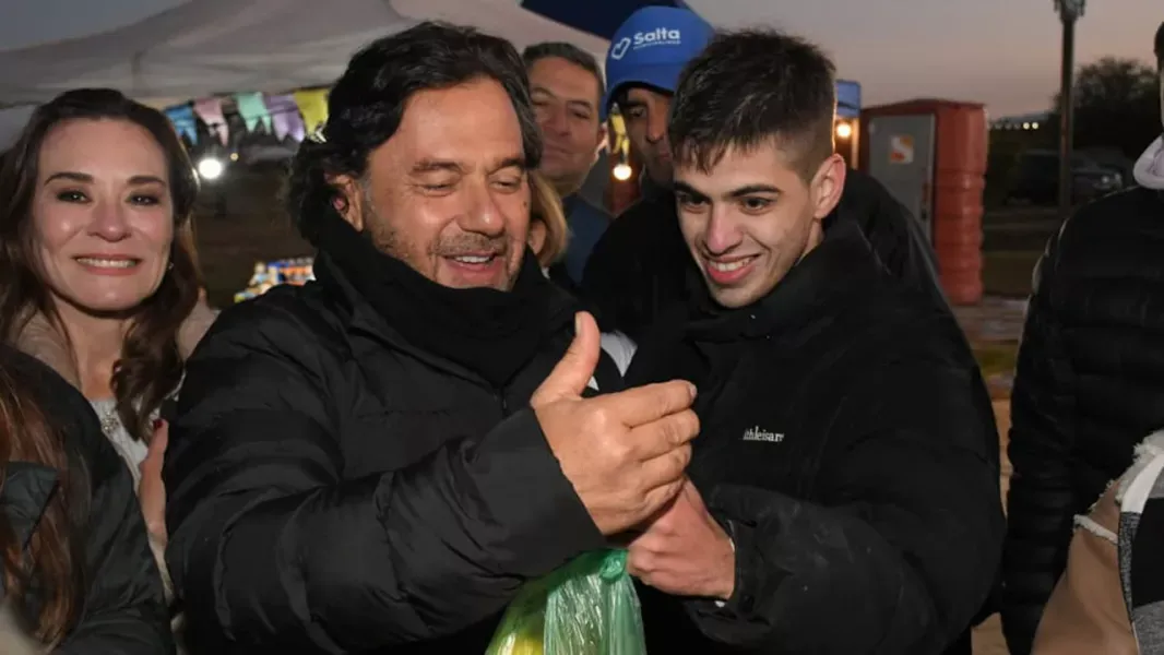 saenz respaldo a jovenes emprendedores en la feria futuros egresados