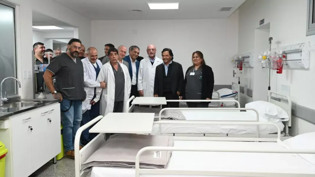 saenz destaco una inversion superior a los usd 2 000 millones y habilito la nueva guardia del hospital del milagro