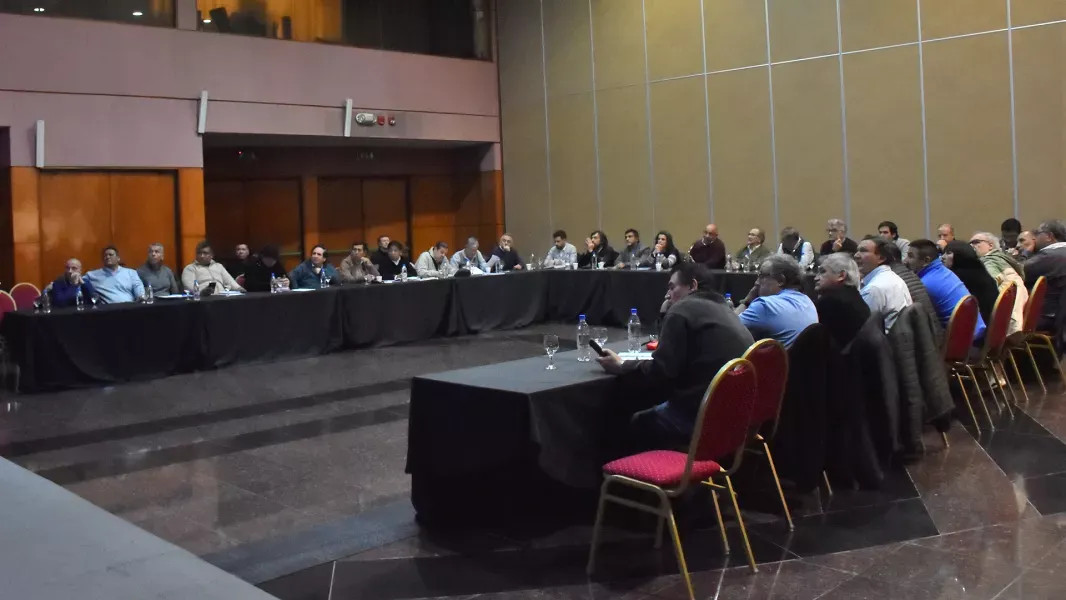 el gobierno continuara este miercoles la negociacion paritaria con los gremios estatales