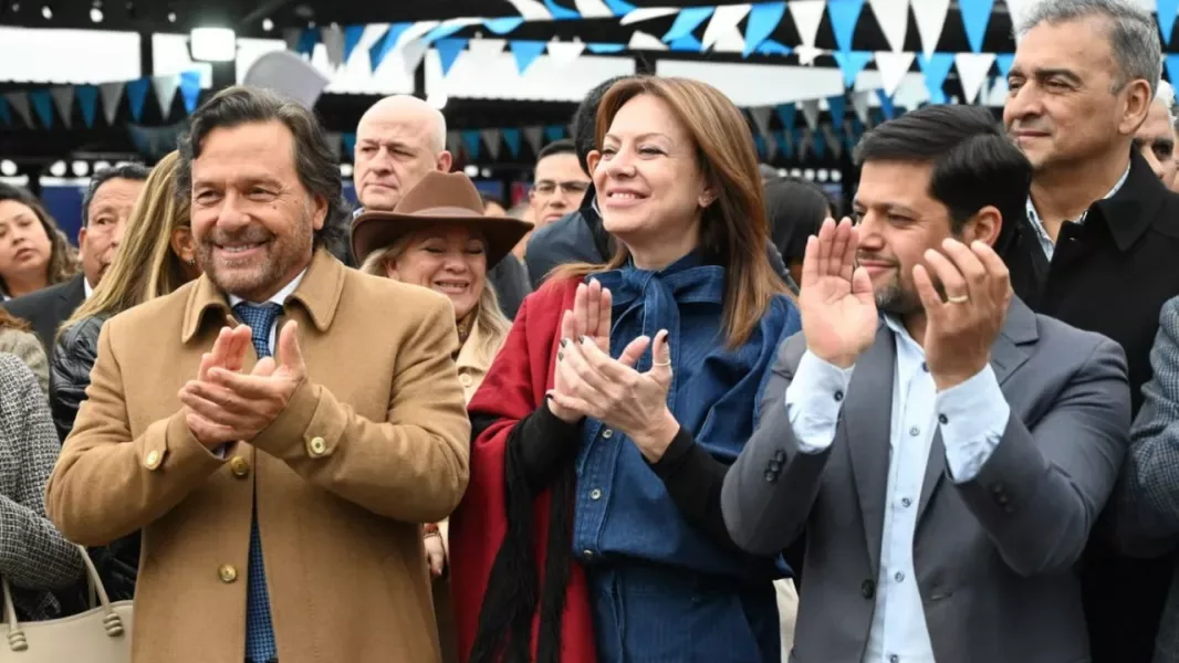 saenz y pettovello pusieron en marcha el tren 25 de mayo