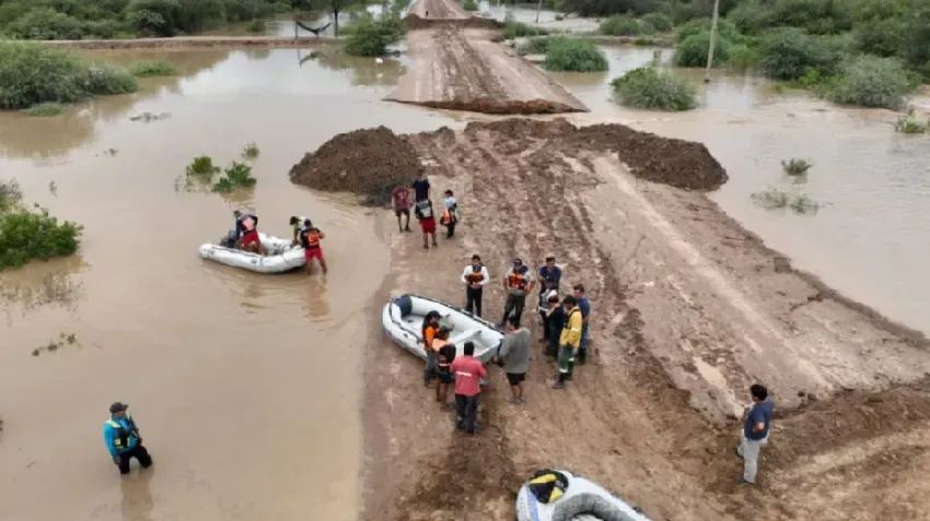 el agua avanza alarma en el chaco salteno por la crecida del bermejo y el pilcomayo