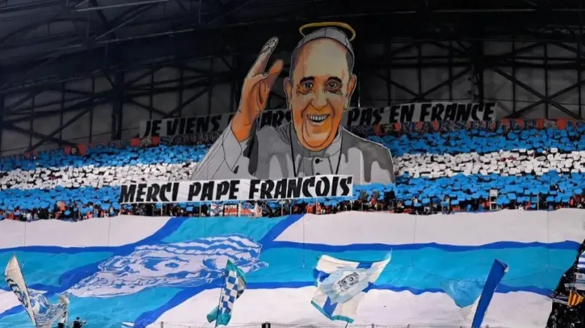 el espectacular homenaje del olympique de marsella al papa francisco video