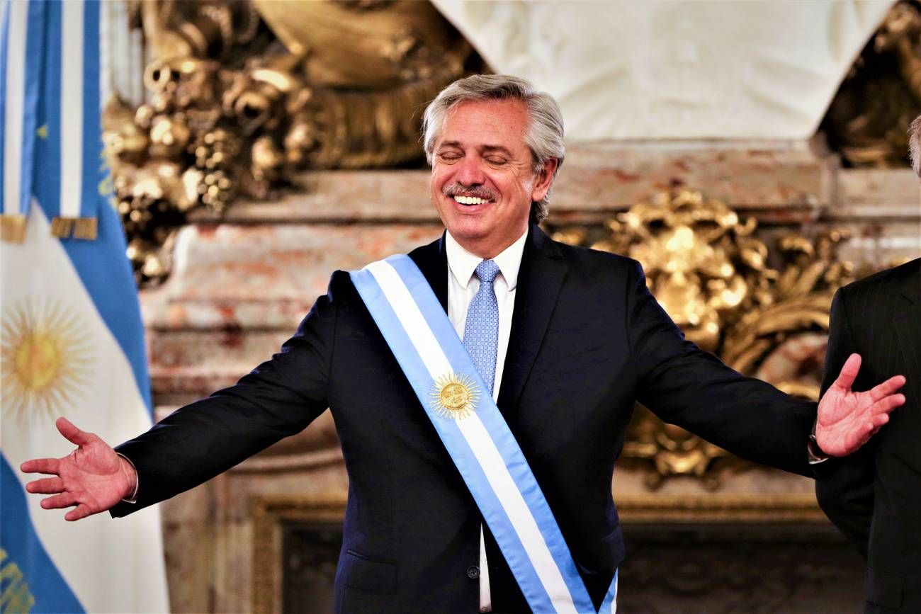 alberto fernandez mando a nombrar una azafata como empleada en la rosada
