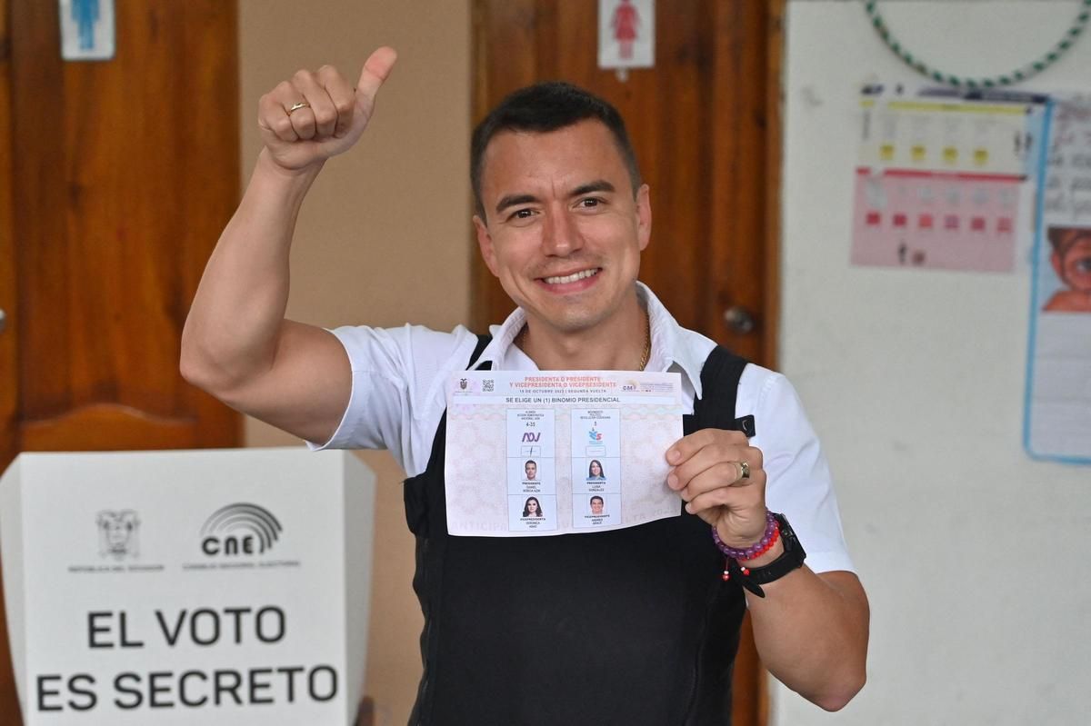 gano en ecuador el liberal daniel noboa que paralelismo tiene con milei