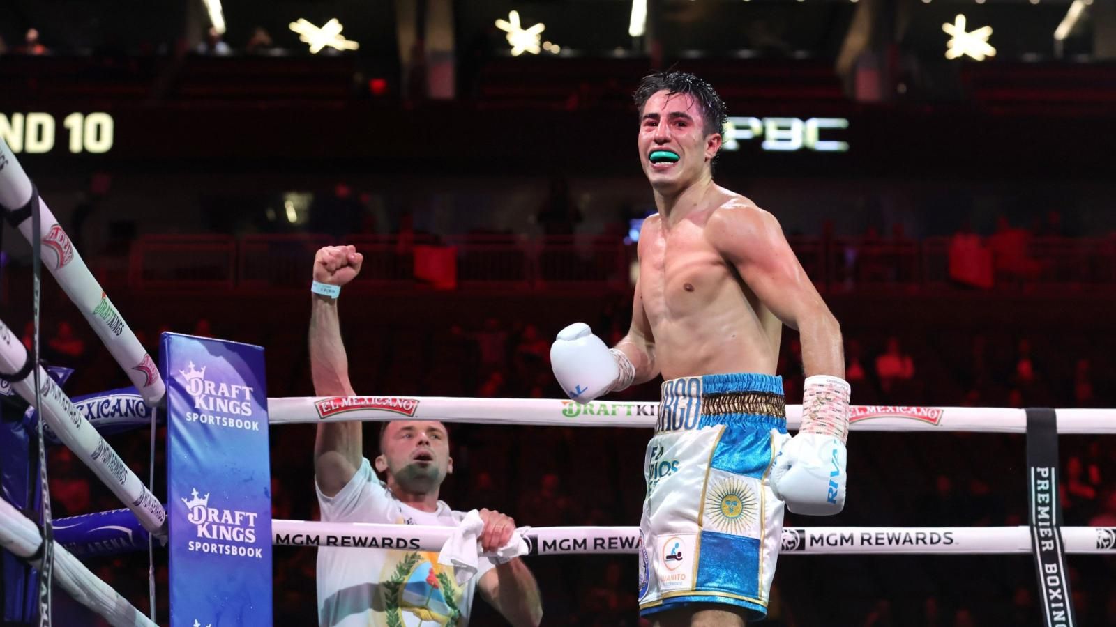 el argentino mirco cuello se consagro campeon mundial ante la mirada de mike tyson