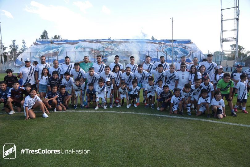 otra oportunidad juventud podria salvarse del descenso en el escritorio