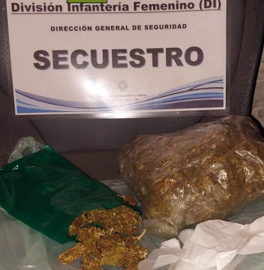 denunciaron a narcos en la web los investigaron y les secuestraron mas de 2 mil dosis de droga en zona sudeste de la ciudad